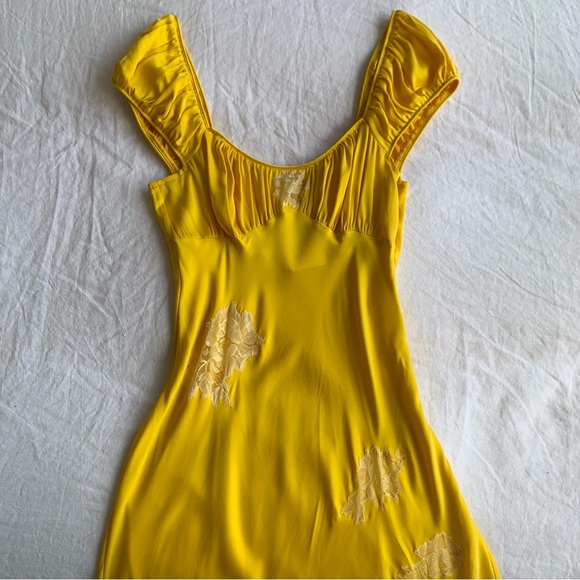 Doen Gwendolyn Silk Lace Short Sleeve Midi Maxi Dress Daylily Yellow Gold - Picture 9 of 15